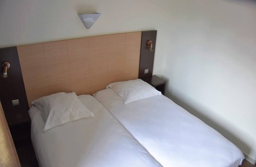 Sud Hotel | Stylish Twin Hub | 1.9 mi to Ancient Aix Cathedral: Discover Roman Architecture