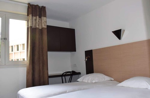 Sud Hotel | Vibrant Twin Room | 1.5 mi to Iconic La Rotonde: Great for Social Media Photos