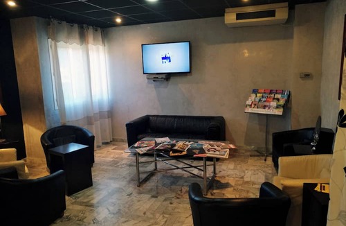 Sud Hotel | Vibrant Twin Room | 1.5 mi to Iconic La Rotonde: Great for Social Media Photos