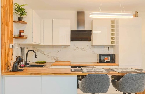 Notre-Dame du Mont Apartment | Comfortable apartment on the Cours Julien
