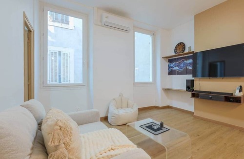 Notre-Dame du Mont Apartment | Comfortable apartment on the Cours Julien