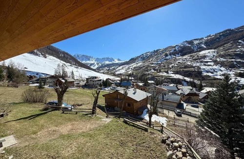 Vars Apartment | 1st floor, terrace, fireplace or stove, ski locker, 165m², Vars