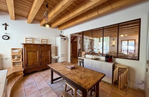 Vars Apartment | 1st floor, terrace, fireplace or stove, ski locker, 165m², Vars