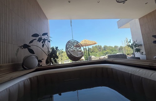 Caremeau House | Luxury villa in the hills above Nîmes