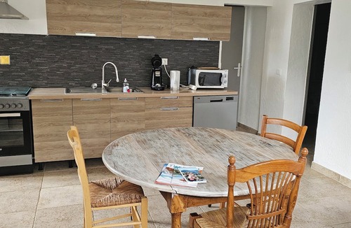 Mallemoisson Apartment | Air-conditioned 3-bedroom apartment with kitchen, dishwasher, and washing machine