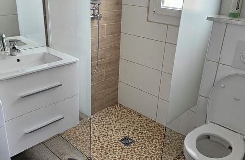 Mallemoisson Apartment | Air-conditioned 3-bedroom apartment with kitchen, dishwasher, and washing machine