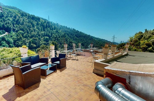 Menton Apartment | Air-conditioned room with mountain view