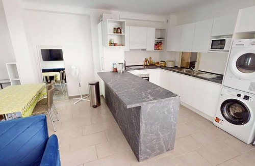 Menton Apartment | Air-conditioned room with mountain view
