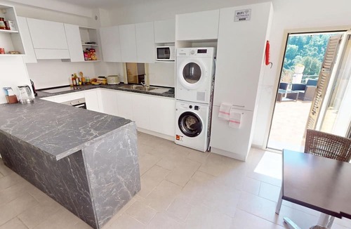 Menton Apartment | Room with AC and mountain view