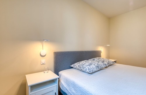 Arles House | Apartment 'Chambre 4' with Shared Pool, Wi-Fi and Air Conditioning