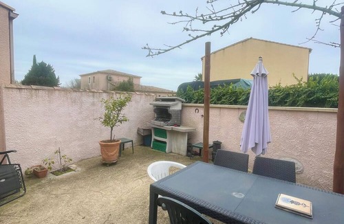 Manduel House | House with village garden