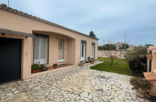 Manduel House | House with village garden