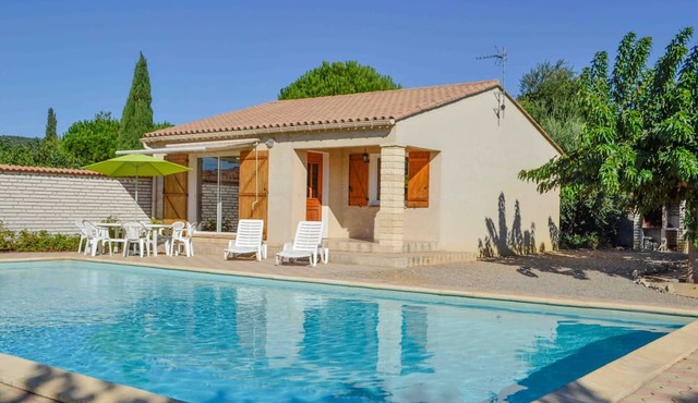 Schönes Ferienhaus mit eigenem Pool by Interhome