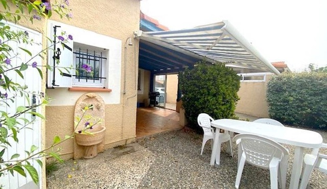 Holiday villa near the beach - 6 guests