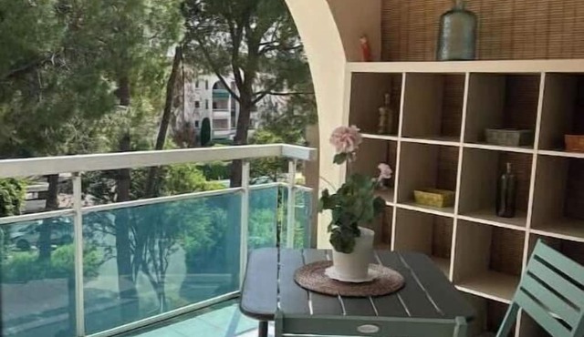Bright apartment with pool, terrace and parking near the Beaux-Arts