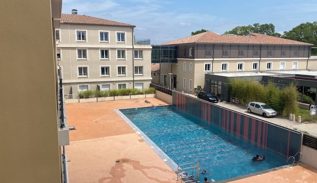Studio with a view of the pool, near the beach and downtown