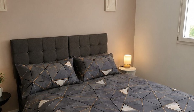 Chez Mamette – Charming T2 Apartment with Terrace in the Heart of Provence.